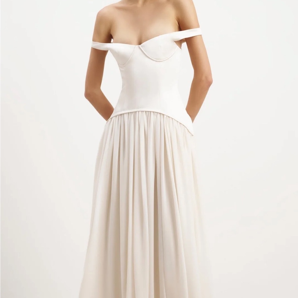 Off-Shoulder Ivory Bridal Gown with Fitted Bodice - Picture 2 of 4